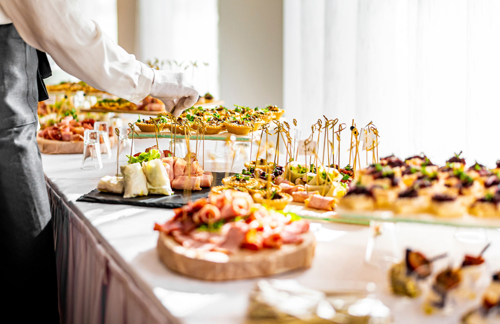 Buffet wird angerichtet